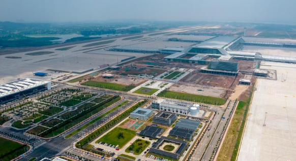 我國首個專業貨運機場即將投用，滿足245萬噸貨郵吞吐量要求