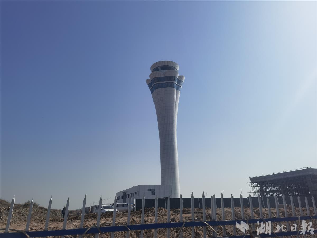 看亞洲最大貨運機場最新模樣，記者探秘鄂州機場空管塔臺