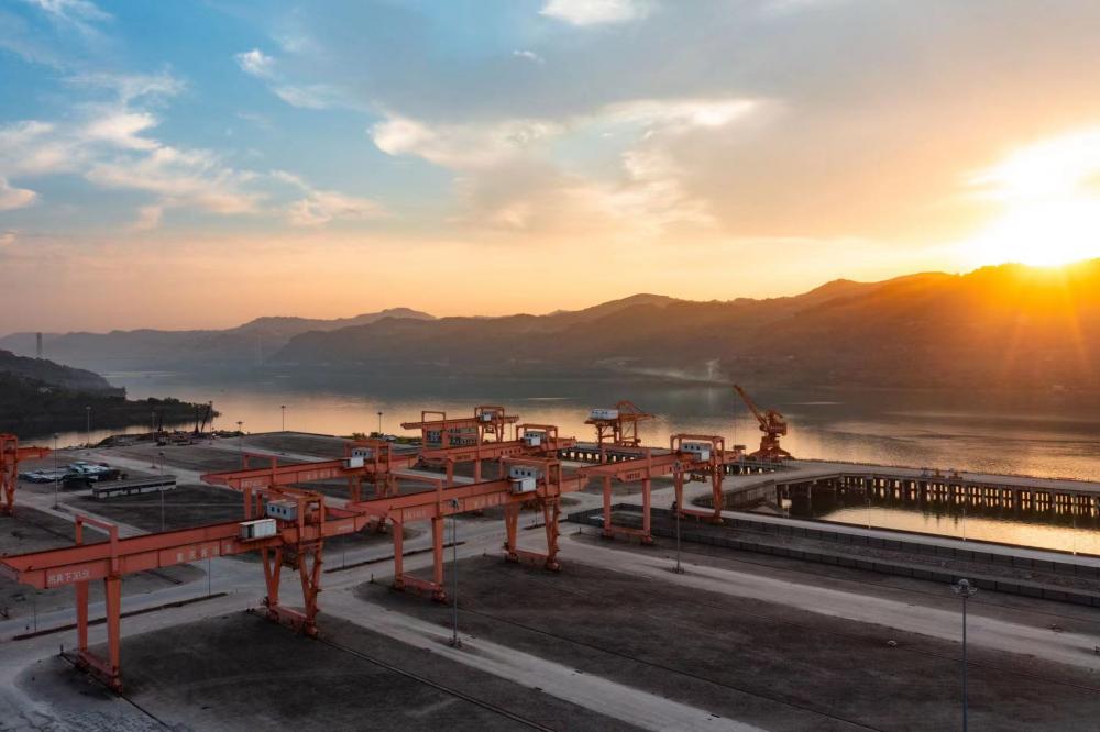 拓展公铁水多式联运产业链合作通道,万州新田港与三十多家港航物流