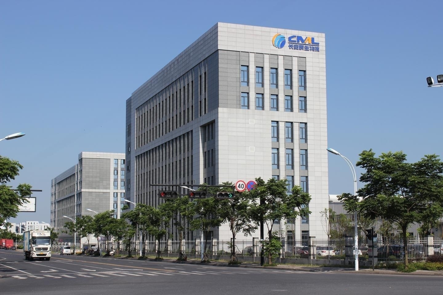 杭州钱塘江江东片区首个保税仓正式启用